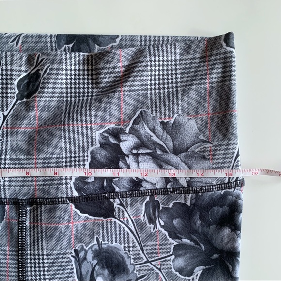 •EVOLUTION & CREATION• High Waisted Crop size L - Picture 6 of 8